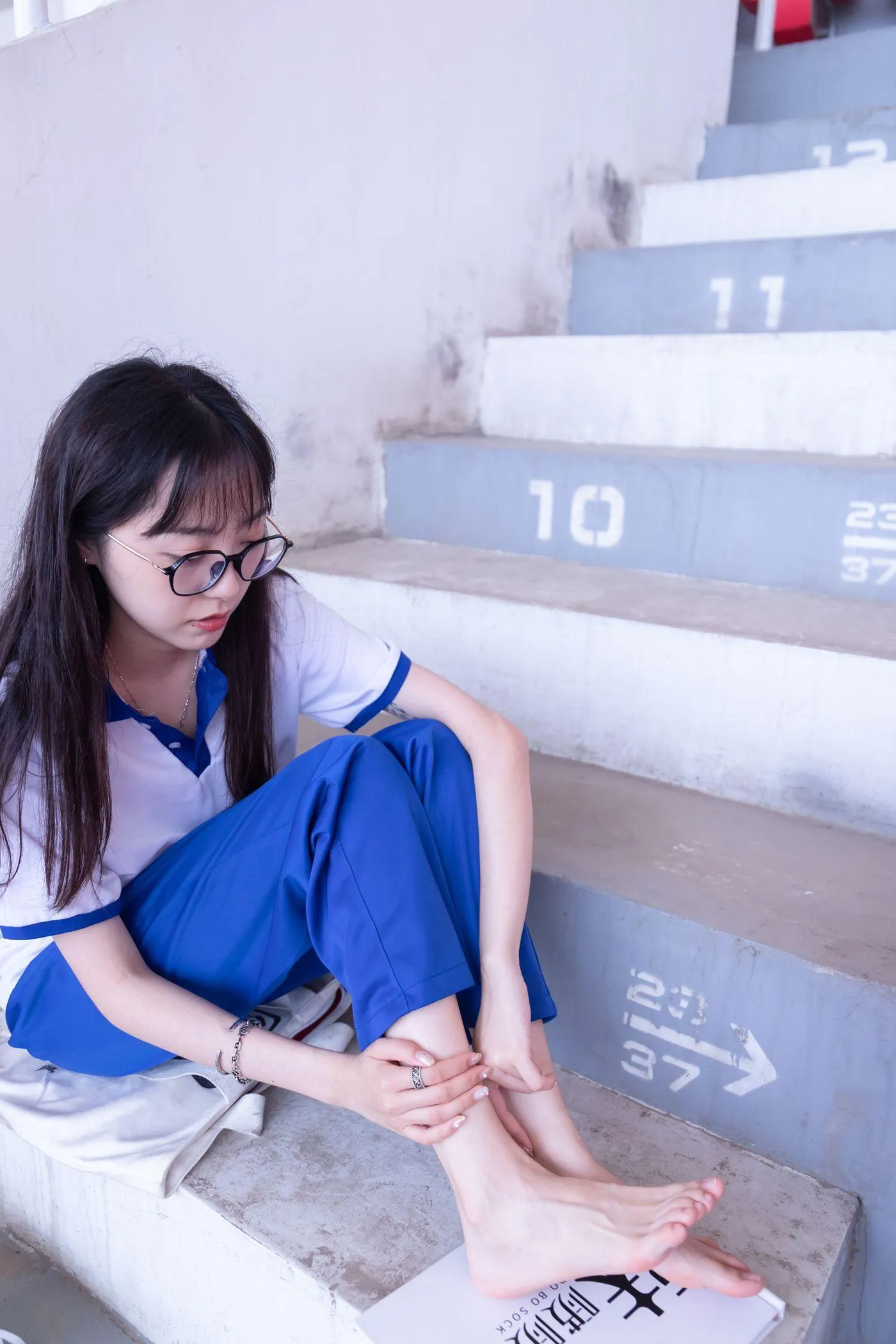 [BoBoSocks袜啵啵]NO.002 稚予-校服、贝壳头、白棉袜、裸足 [139P]插图7